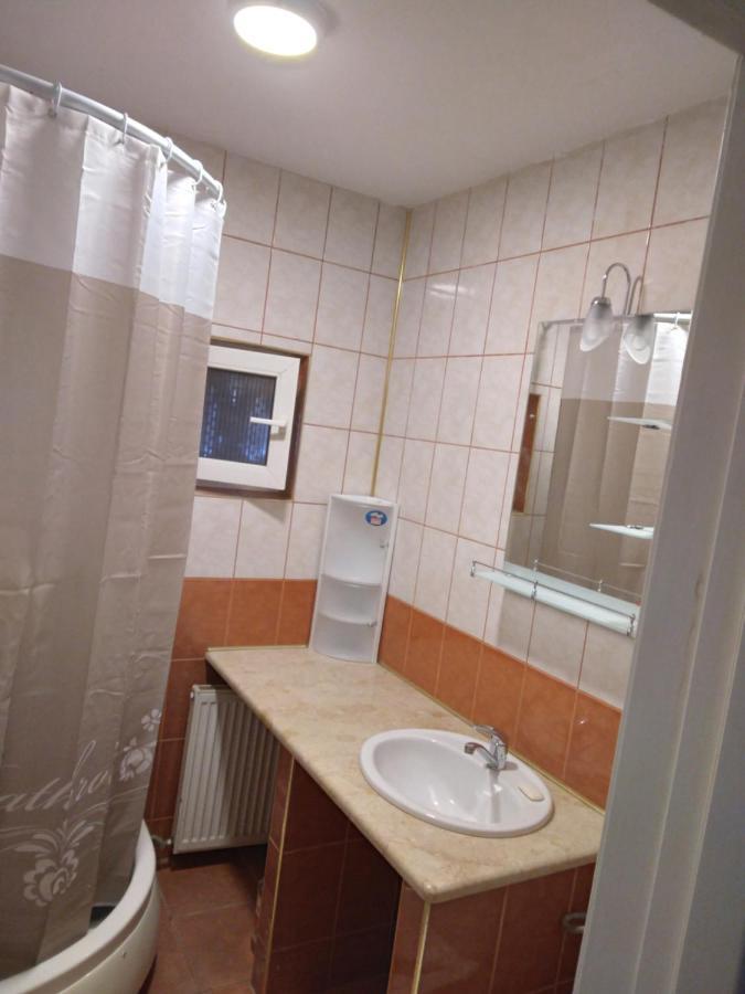 Luxury Apartament Curtea de Argeş Esterno foto
